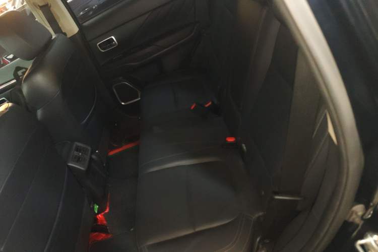 Used Mitsubishi Outlander 2019 2.4L 4x4 Zhi Xiang Edition 5 Seats China VI Standard