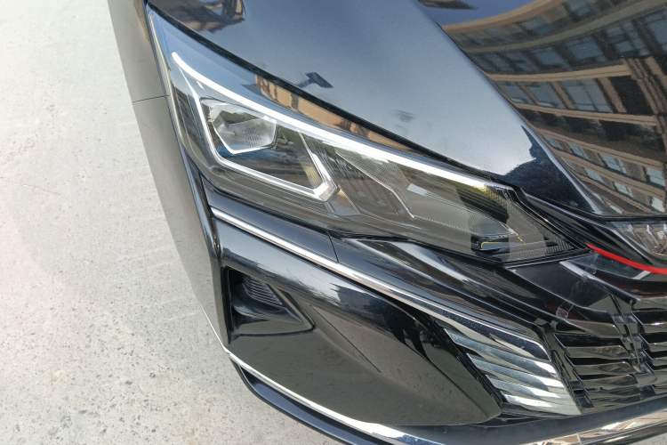 Used Dongfeng Aeolus Yixuan MAX 2021 1.5T Ultra-Stylish Trendsetter Edition Right Front Headlight
