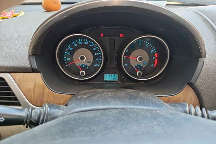 Used Buick Excelle 2015 1.5L Manual Luxury Model Odometer Close Up