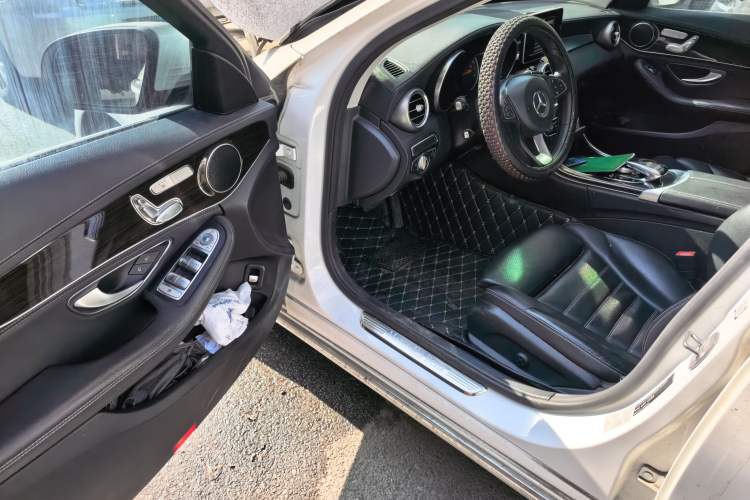 Used Mercedes-Benz C-Class 2017 Facelift C 200 L
