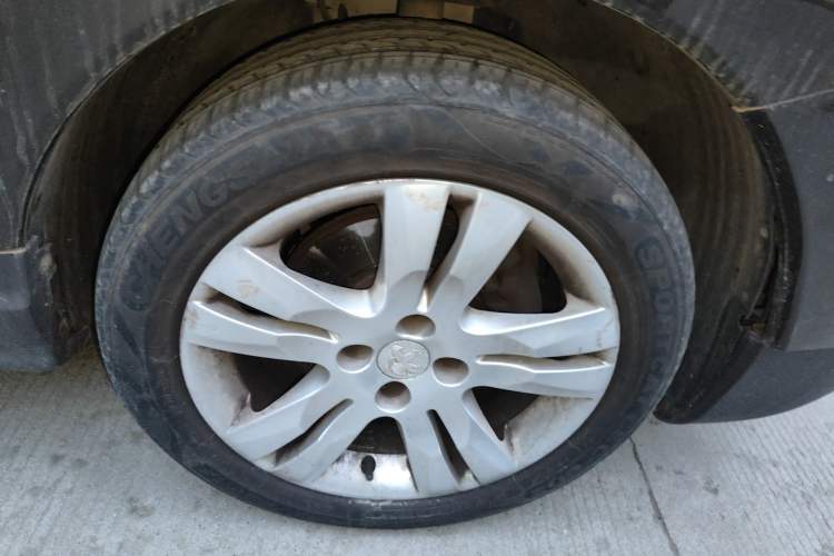 Used Peugeot 3008 2015 1.6THP Automatic Classic Edition Right Front Wheel Hub