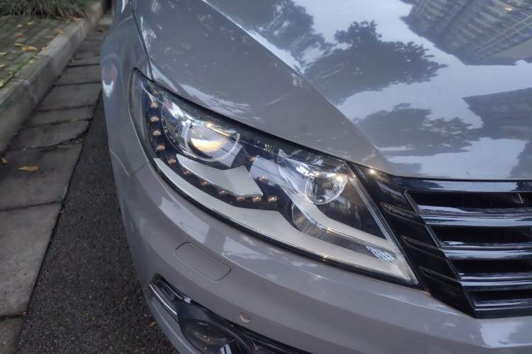 Used Volkswagen FAW-Volkswagen CC 2013 1.8TSI Luxury Model Right Front Headlight