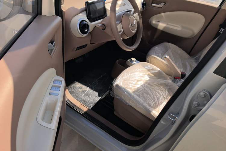 Used Wuling Hongguang MINIEV 2025 Four-Door Version Advanced Edition Driver Seat