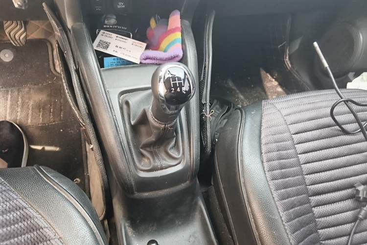 Used Nissan Kicks 2020 1.5L XE Manual Cool Edition Gear Lever