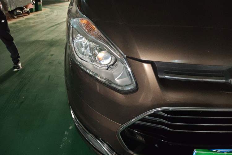 Used Ford Tourneo Custom 2016 2.0T Manual Elite Version Right Front Headlight