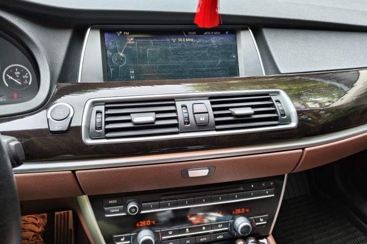 Used BMW 5 Series GT 2014 528i Leading Model Audio And AC Panel