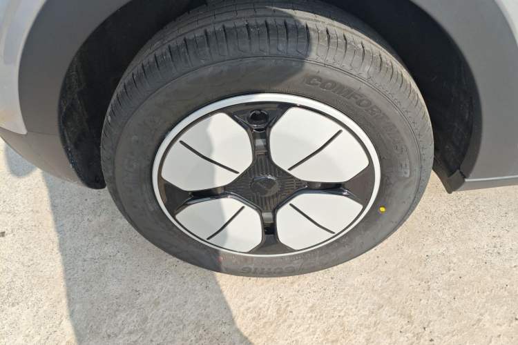 Used Geely Galaxy Geome 2026 Model 410km Carefree Edition Right Rear Wheel Hub