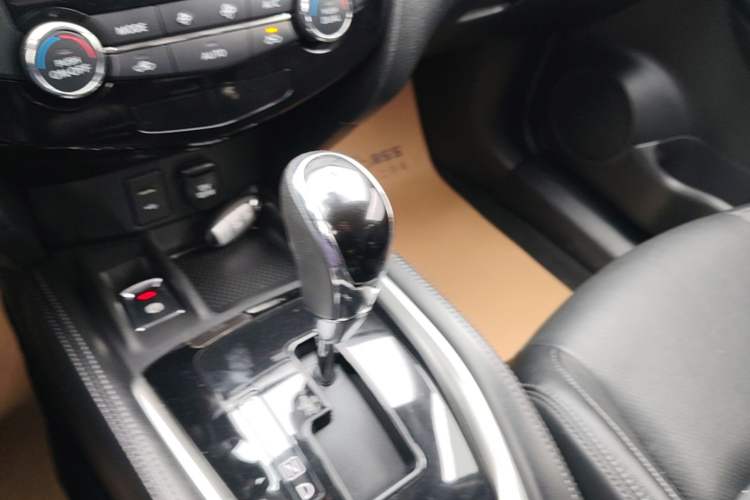 Used Nissan X-Trail 2021 2.0L CVT 2WD XL ITS SmartConnect Comfort Edition Gear Lever