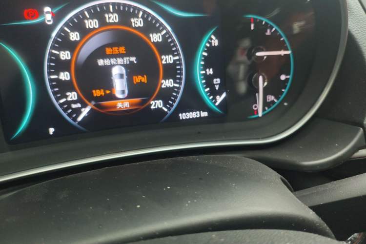 Used Buick Regal 2015 1.6T Elite Tech Model Odometer Close Up