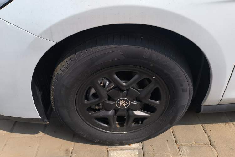 Used BYD Qin PLUS 2025 DM-i Smart Drive 55KM Leading Model Left Front Wheel Hub