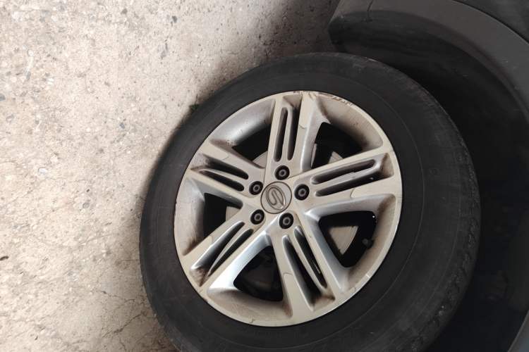 Used GAC Trumpchi GS5 2013 1.8T Automatic Two-Wheel Drive Elite Edition Right Front Wheel Hub