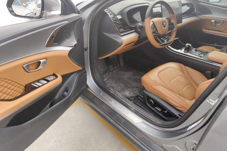 Used BYD Han 2022 EV Genesis Edition 715KM Front-Wheel-Drive Prestige Model
