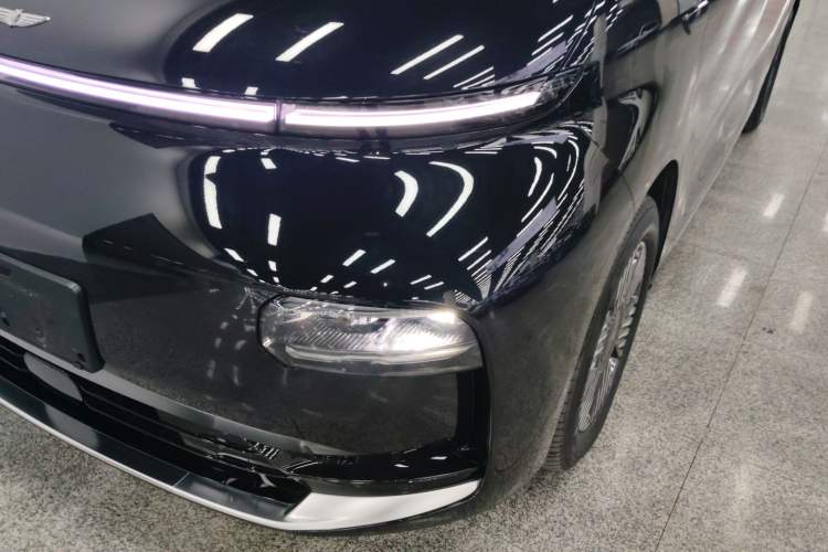 Used Geely Galaxy LEVC L380 2024 100 kWh 6-Seater Two-Wheel Drive Air
