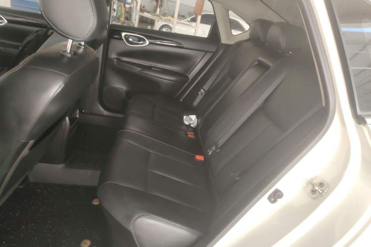 Used Nissan Sylphy 2019 1.6XV CVT Smart Connect Luxury Edition China VI Standard Left Rear Seat