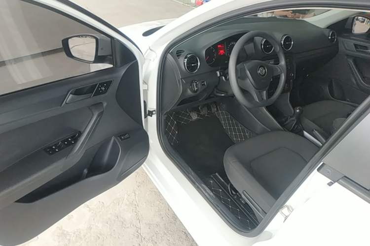 Used Volkswagen Jetta 2019 Dream Edition 1.4L Manual Fashion Version
