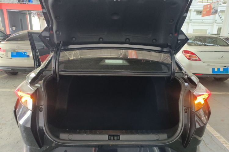 Used Dongfeng Aeolus Yixuan 2020 230T Automatic Dazzle Track Rider Edition Trunk