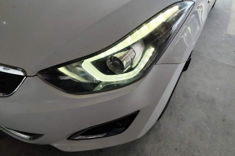 Used Hyundai Elantra (5th Generation / Langdong) 2016 1.6L Automatic Smart Version
