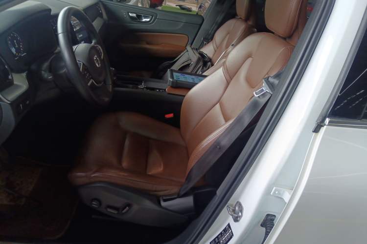 Used Volvo XC60 2019 T5 4x4 Smart Edition China V Standard
