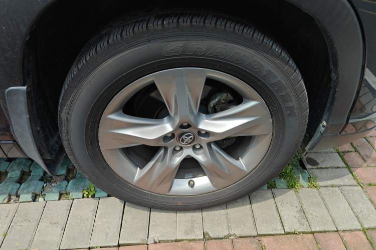 Used Toyota Highlander 2018 2.0T Four-Wheel Drive Supreme Edition 7-Seater China VI Right Front Wheel Hub