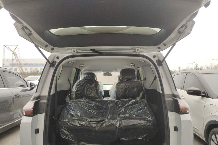 Used Wuling Wuling Starlight 730 2025 Model Plug-in Hybrid 125km Luxury Edition