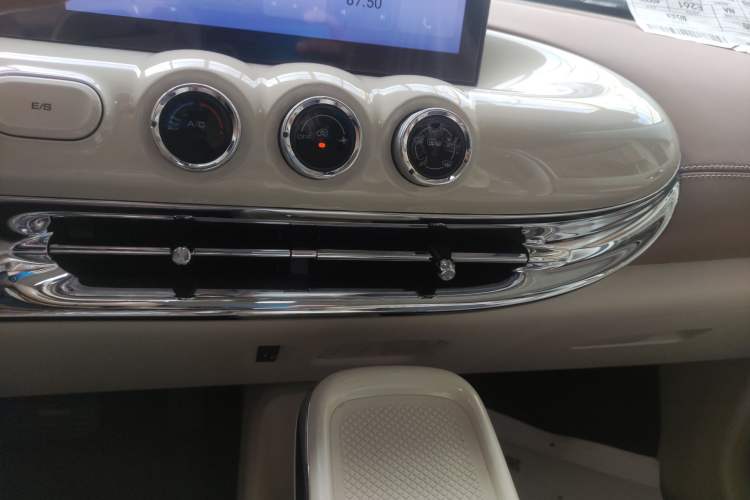 Used Wuling Bingo 2025 333 km Enjoyment Version Audio And AC Panel