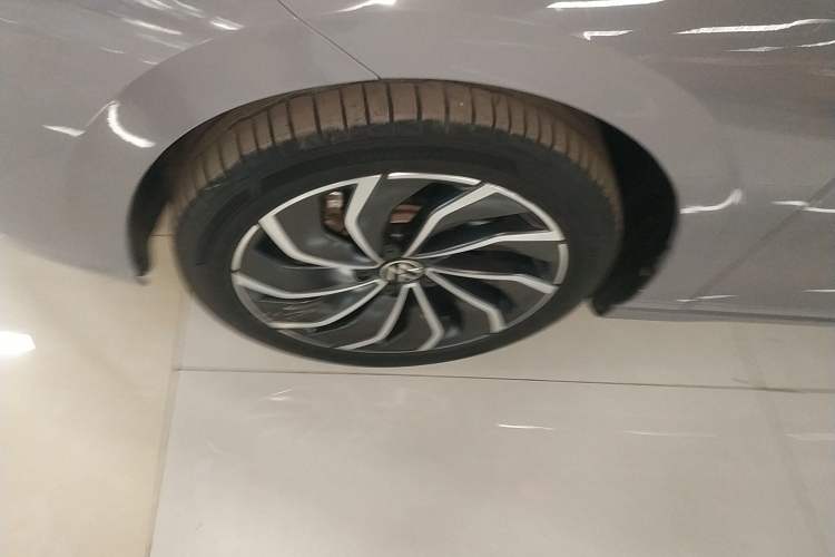 Used Volkswagen Golf 2021 280TSI DSG Pro Left Front Wheel Hub