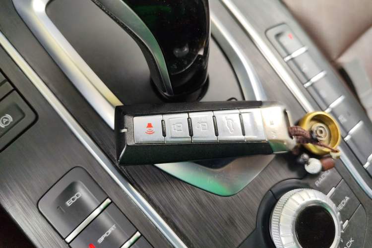 Used Wey VV6 2018 2.0T Two-Wheel-Drive Ultra-Luxury Version China V Standard
