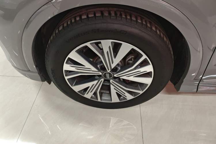 Used Audi Q4 e-tron 2024 40 e-tron Adventure Edition Left Front Wheel Hub