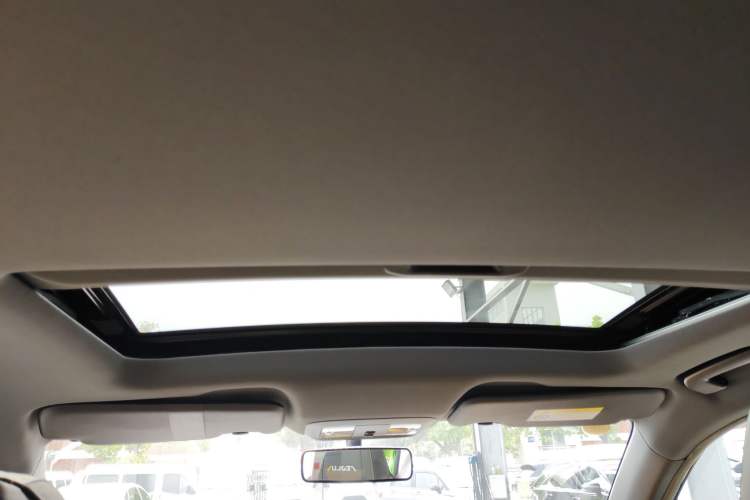 Used Dongfeng Aeolus Yixuan 2023 Mach Edition 1.5T Automatic Pursuit Rider Version Headliner