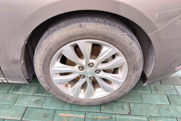 Used Buick GT 2021 Revised Version Flagship 1.5L Automatic Elite Edition Right Front Wheel Hub
