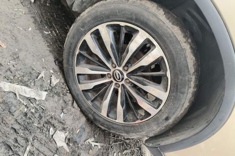 Used GAC Trumpchi GS4 2016 235T Manual Luxury Edition Right Front Wheel Hub