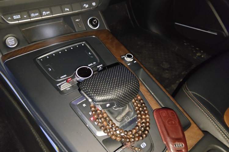Used Audi Q5L 2018 45 TFSI Prestige Elegant Edition China VI Gear Lever