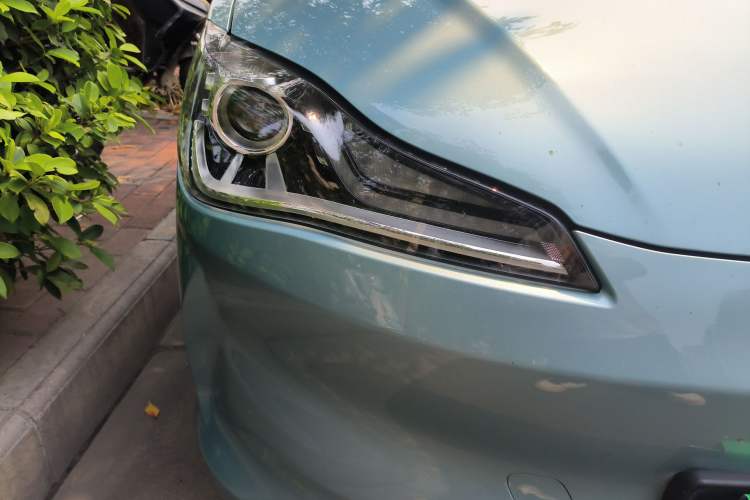 Used NETA V 2022 Chao 400 Lite Right Front Headlight