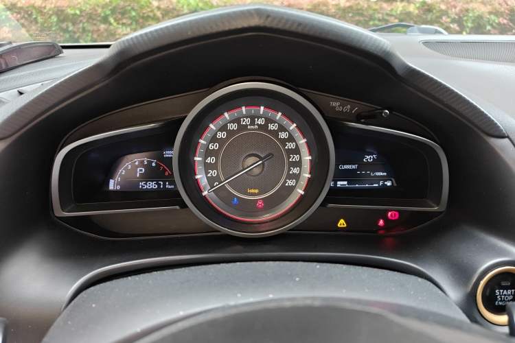 Used Mazda 3 Axela 2016 Sedan 1.5L Automatic Comfort Model