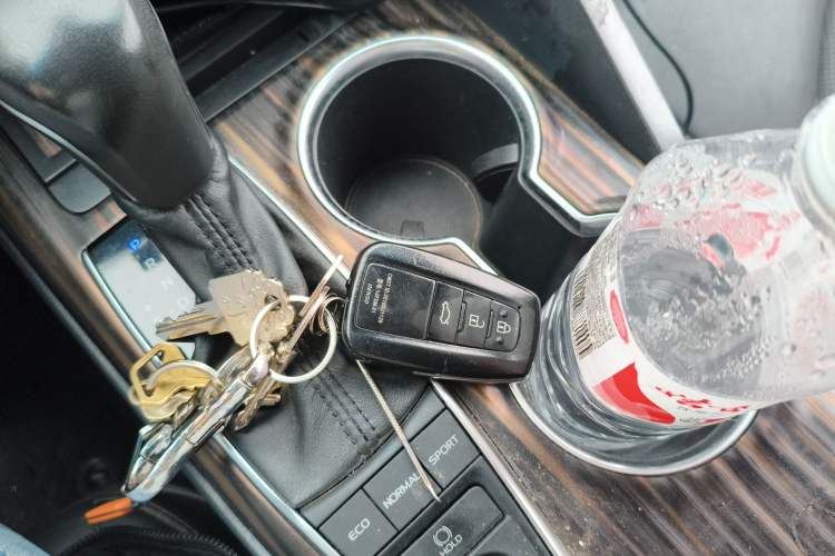 Used Toyota Camry 2019 2.5G Luxury Edition China VI Standard Vehicle Key