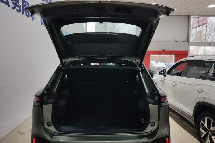 Used Volkswagen Tayron 2025 Tiguan L 380TSI 4Motion Luxury
