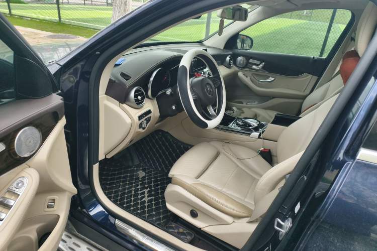 Used Mercedes-Benz GLC 2016 GLC 260 4MATIC Luxury Model
