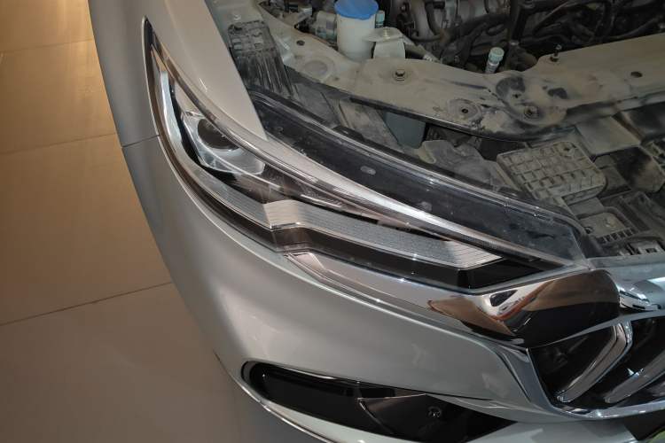 Used Hongqi HS5 2022 Facelifted Version 2.0T Smart Connect Flagship All-Wheel-Drive Edition Right Front Headlight