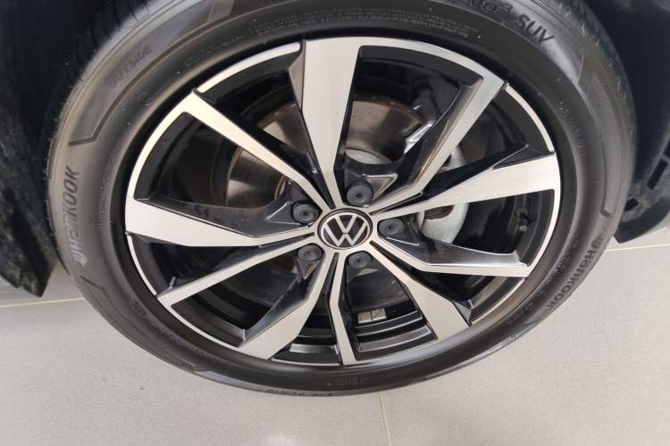 Used Volkswagen T-ROC 2025 Facelifted 300TSI DSG Two-Wheel-Drive Chen Guang Edition
