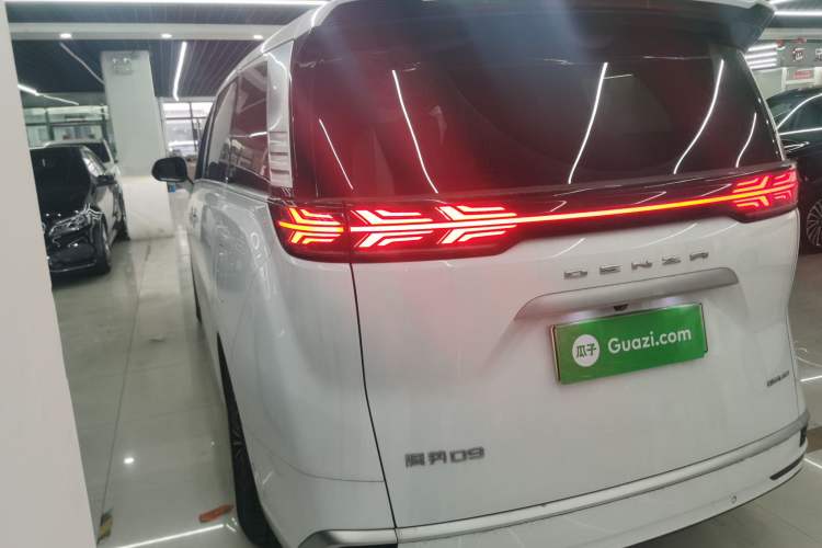 Used Denza D9 2022 DM-i 970 Four-Wheel Drive Flagship Model
