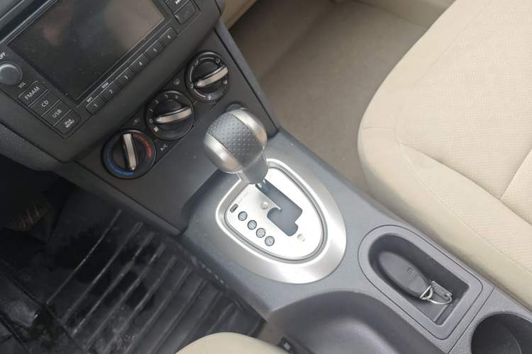 Used Nissan Qashqai 2015 2.0 XL Coolfire CVT 2WD Gear Lever