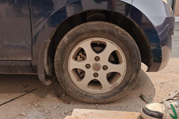 Used Wuling Hongguang 2010 1.2L Standard Version China IV Right Front Wheel Hub