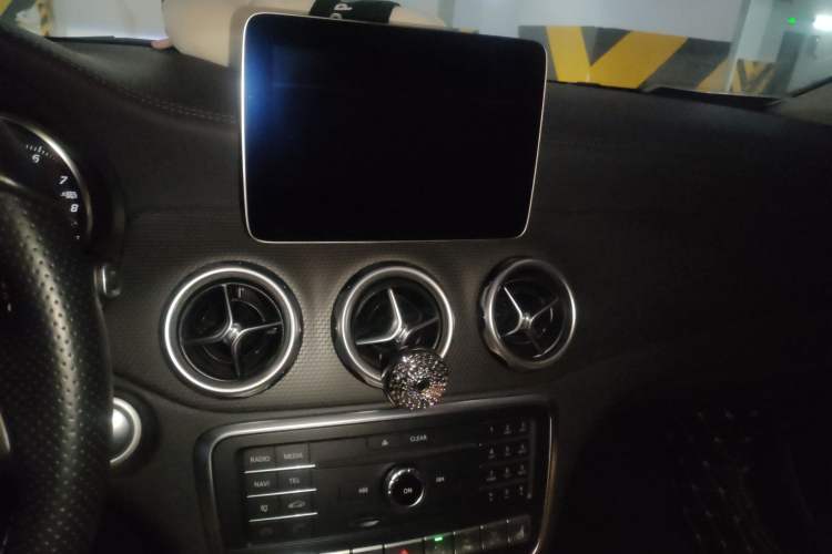 Used Mercedes-Benz GLA 2017 GLA 220 4MATIC Fashion Model Audio And AC Panel