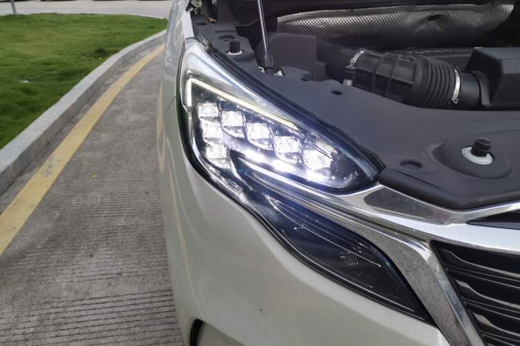 Used Buick GL8 2022 ES Landtrek 653T Luxury Edition Right Front Headlight