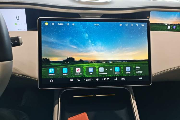 Used Avatr 11 2023 HarmonyOS Edition Smart Enjoyment Upgrade Model 116-degree Four-Wheel Drive Version Audio And AC Panel