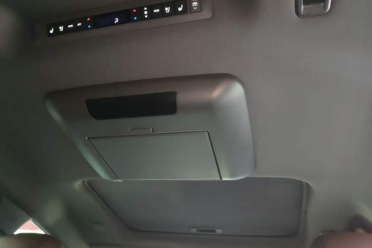 Used Toyota Sienna 2023 2.5L Hybrid Platinum Edition