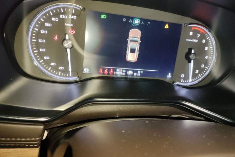 Used Roewe RX8 2018 30T Smart Connectivity Two-Wheel Drive Flagship Edition
