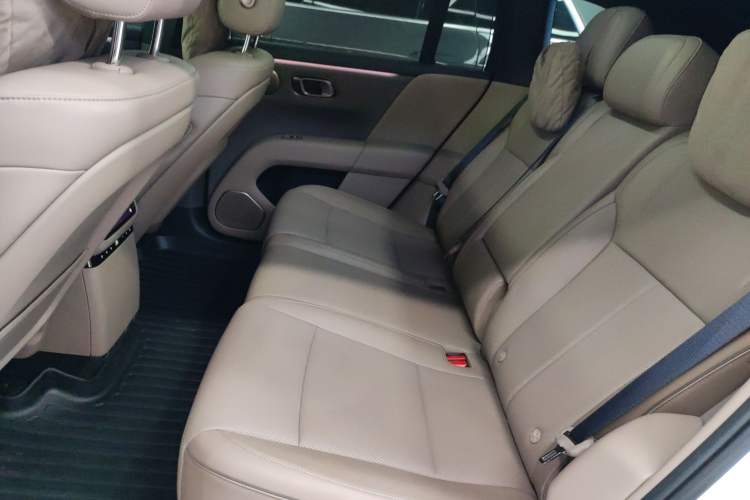 Used Li Auto i6 2025 Model Two-Wheel-Drive Standard Type
