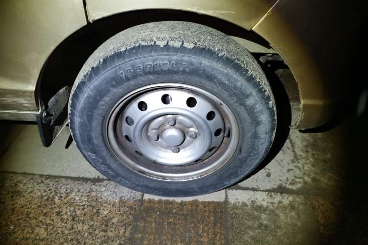 Used Wuling Rongguang S 2021 1.2L Base Model 7-Seater LSI Right Front Wheel Hub