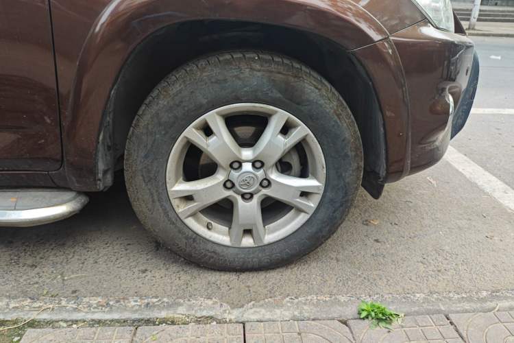 Used Toyota RAV4 2011 2.0L Automatic Luxury Edition Right Front Wheel Hub